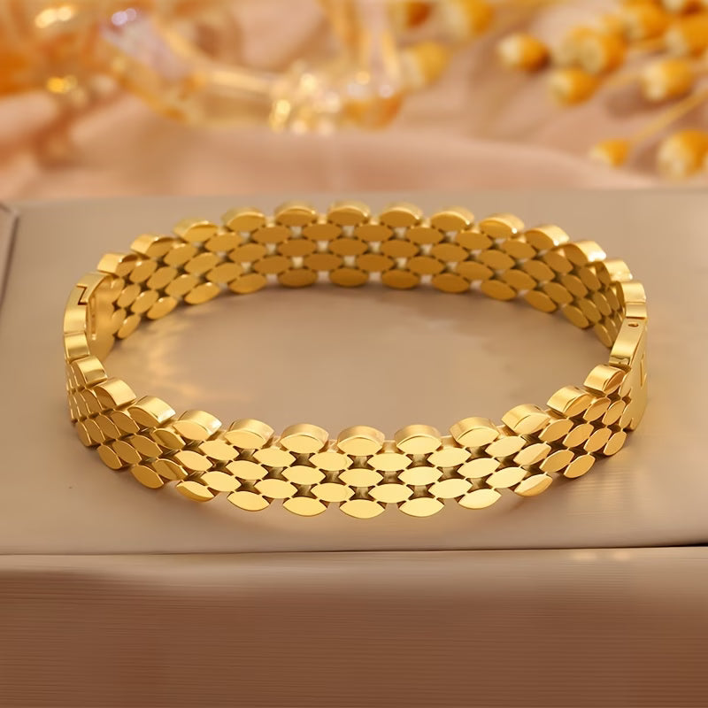 Geometric Oval-Shaped Wide Bracelet | 18K Gold Plated Stainless Steel