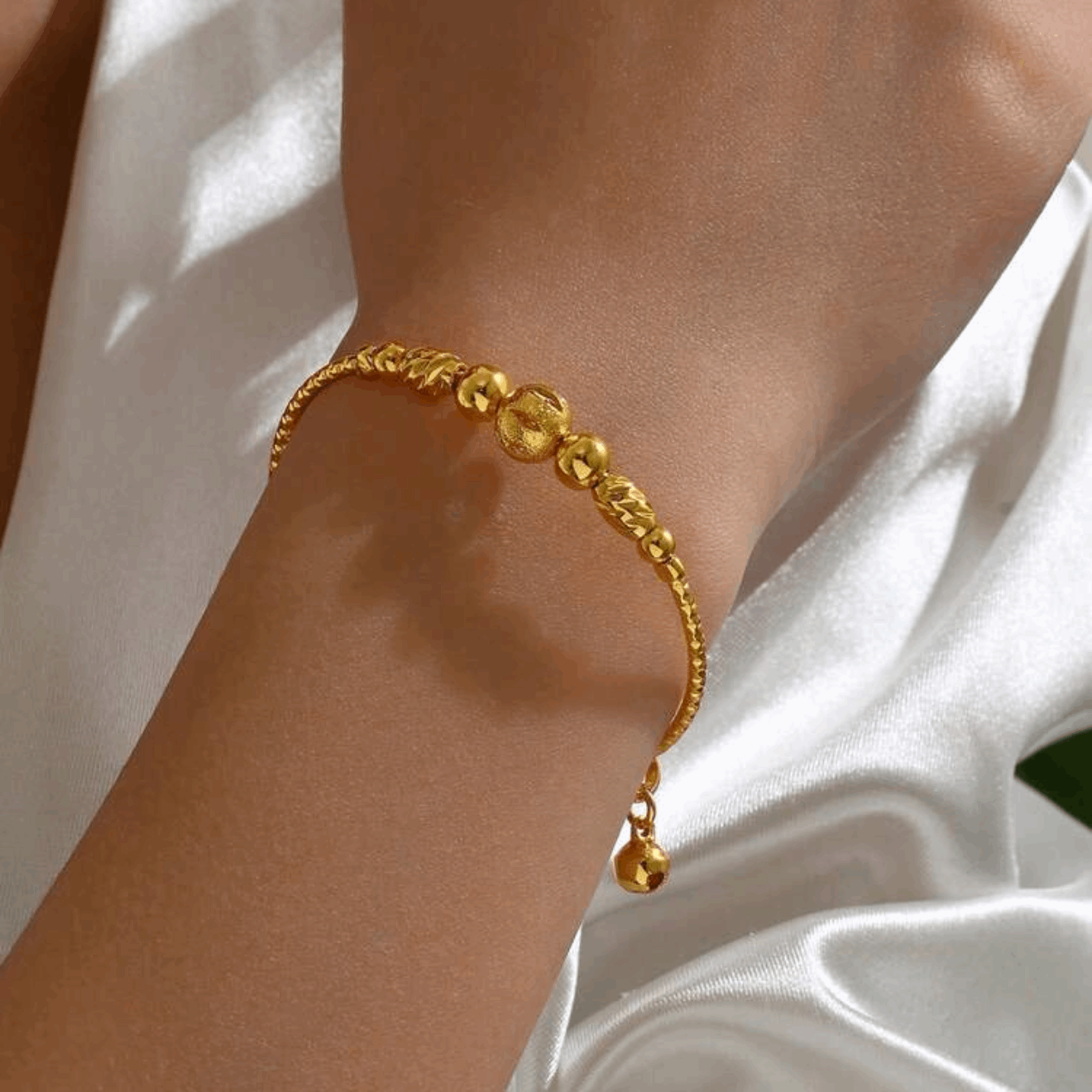 1pc Elegant Minimalist Adjustable Gold-Tone Bangle Bracelet, Suitable For Commuting, European And American Style