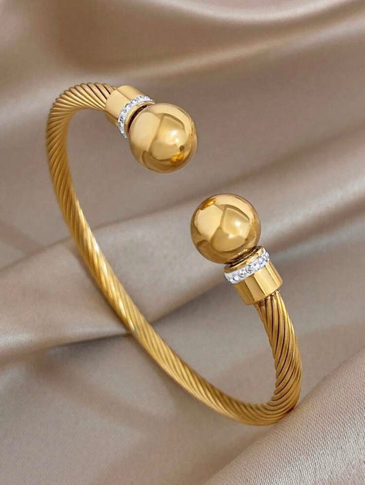 Elegent Twisted Diamond Cluster Stainless Steel | 18k Gold Plated