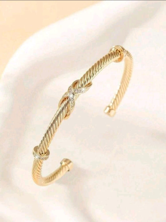 Gold Middle Eastern Fashionable Threaded Bracelet Inlaid With Zirconia Stones